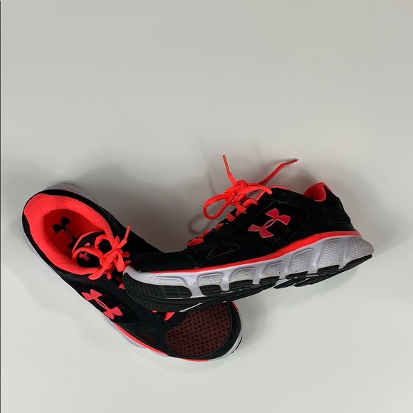 Under Armor Women’s shoes - Picture 2 of 3